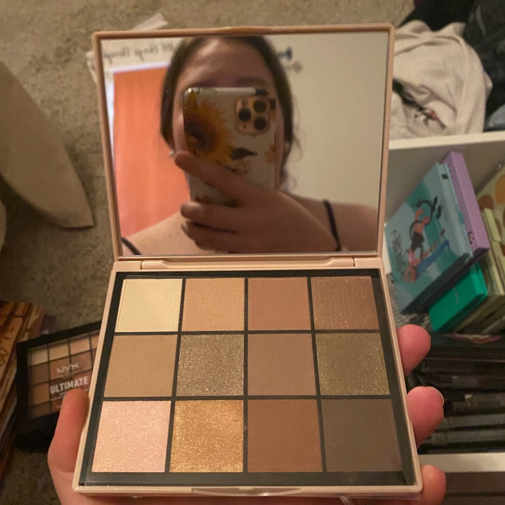 Doll 10 Beauty Eyeshadow Palette